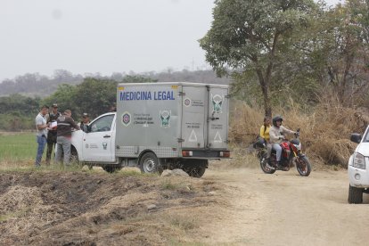 En medio de este camino de tercer orden fueron hallados los dos cuerpos sin vida.