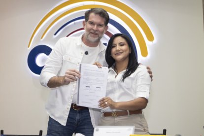 Primer binomio presidencial en formalizarse para las elecciones generales de 2025.