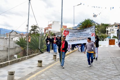 Un grupo de jóvenes de la Parroquia Reina del Quinche rumbo a la Jornada de la Juventud realizada en Cuenca.