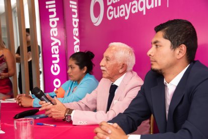 Héctor Cueva, presidente de Olimpiadas Especiales Ecuador (c), durante la presentación en Quito.