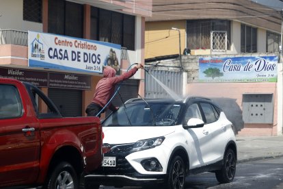 Algunas lavadoras de carros no estarían pagando tarifas comerciales