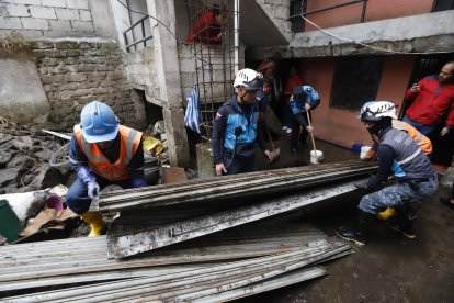 La mañana de este jueve 3 de octubre se retiraban escombros de las viviendas.