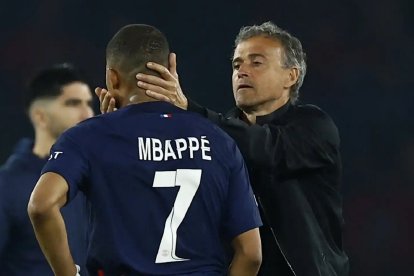 El DT español Luis Enrique apoyaba a Kylian Mbappé. Luego de perder con el Barcelona de España, lo motivó a recuperarse.