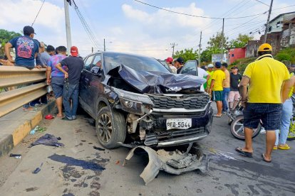 El vehículo chocado es la única evidencia que tuvo la Policía en el lugar.