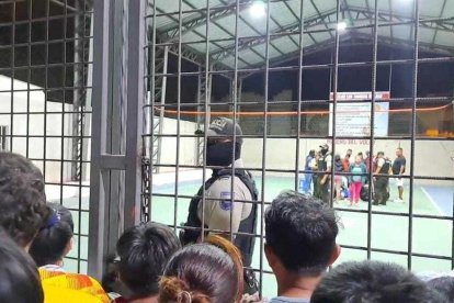 La víctima invitó a su familia para que vayan a verlo jugar.