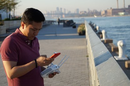 Uribe empezó a operar drones desde el 2010.