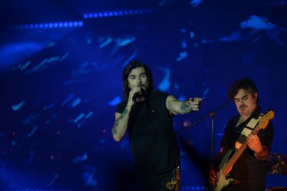 Juanes cantó también temas clásicos y el público lo acompañó.