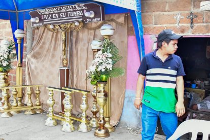 Los cuerpos serán velados en el exterior del inmueble.