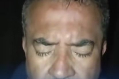 La víctima súplica ayuda en una grabacion.