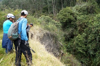 Vecinos de Osorio, en el norte de Quito, hallaron derrumbes en la quebrada.