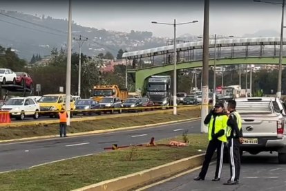 El percance ocasionó una fuerte congestión vehicular en la ruta Quito - Valle y viceversa.