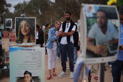 Las familias recuerdan a las víctimas del ataque de Hamas hace un año en el festival de música Nova.