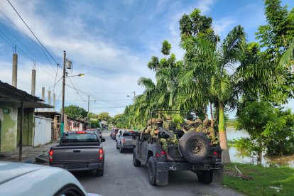 Los militares recorrieron la zona para que la calma regrese.