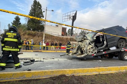 Así quedó el carro de Marco Angulo donde perdió la vida Robert Cabezas.