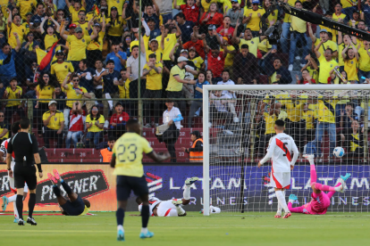 La selección de Ecuador venció 1-0 a Perú con gol de Enner Valencia en Quito