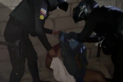 La víctima tenía su rostro cubierto con dos camisetas.