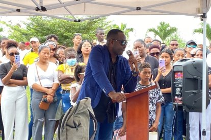 Amigos y familiares estuvieron presentes en el homenaje.