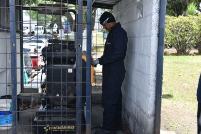La fábrica tiene generadores, pero no son suficientes para abastecer a toda la planta