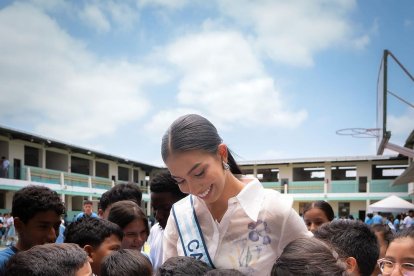Jenniffer disfruta de momentos agradables junto a niños, con quienes le gusta compartir y a quienes desea inspirar.