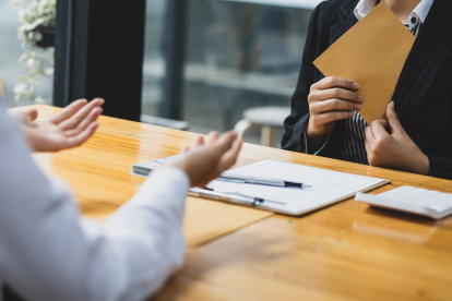 El pago del sueldo debe ser directamente al trabajador.