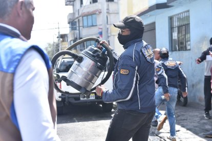 Los aparatos que se usan para el lavado de carros fueron retenidos.