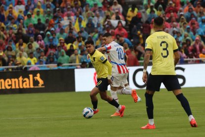 Kendry Páez volvió a mostrar un juego con poco brillo y sin creatividad en el ataque tricolor.