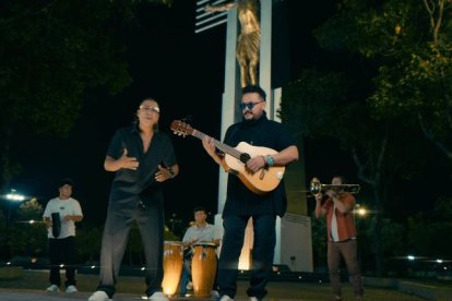 La canción se estrenó el 9 de octubre, en honor a las fiestas de la ciudad del Cristo del Consuelo, Guayaquil.