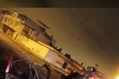 Un coche fue detonado en el barrio Amazonas de Puerto Bolívar.