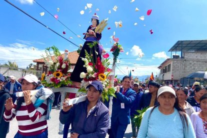 En Tisaleo realizaron la tradicional Caminata de la Luz