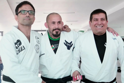 Chito fue ascendido a segundo dan en su cinta negra de jiu jitsu.
