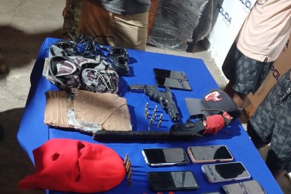 La evidencias incautadas en el arresto a los sospechosos.