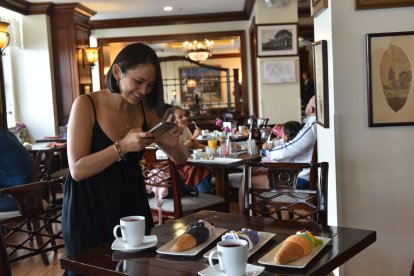 Ella misma graba y edita sus vídeos.