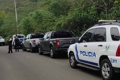 Uniformados llegaron a la escena del crimen para levantar indicios.