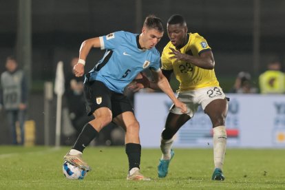 Moisés Caicedo recibió una tarjeta amarilla ante Paraguay y Uruguay.
