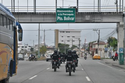 La Infantería de Marina y la Policía están realizando operativos en Puerto Bolívar.