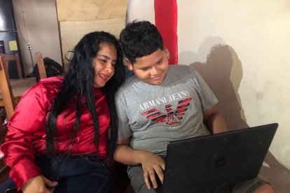 Santiago Moreno Ortiz conserva la ‘compu’ que se ganó en un concurso del Diario más popular.