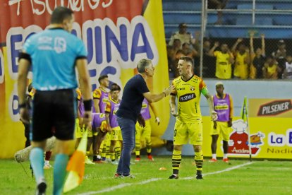 Ariel Holan fue el responsable de la salida de Damián Díaz.