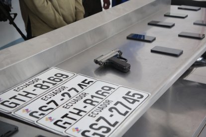 Estas placas eran colocadas en los carros utilizadosn por los criminales.