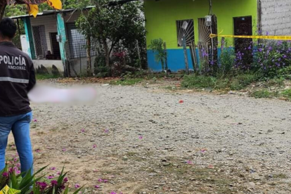 Agentes de criminalística realizaron las pericias necesarias para esclarecer las motivaciones detrás del hecho violento.