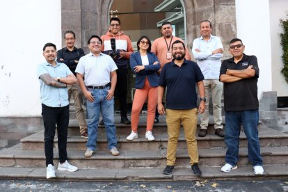 La redacción de Quito, integrada por periodistas, fotógrafos y conductor.