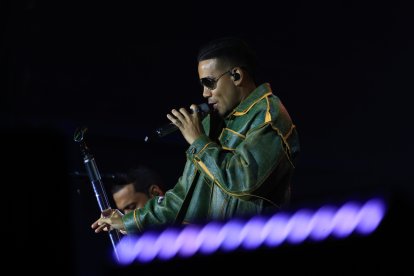 La banda de bachata interactuó con el público.