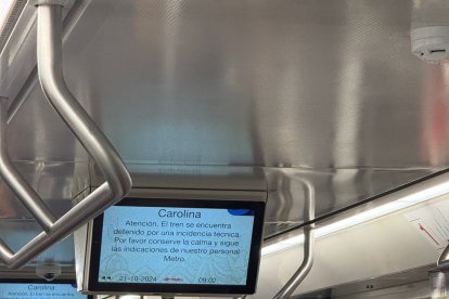 Usuarios reportaron esperas de más de media hora en las estaciones del sur.