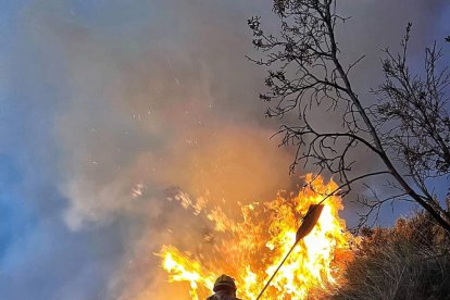 Uno de los incendios forestales registrados en Ambato.
