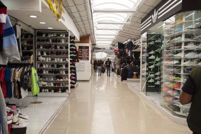 Los comerciantes han invertido en mejorar continuamente sus locales.