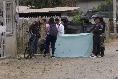 Los uniformados llegaron al sitio para recabar los indicios.