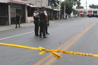 Policía acordonaron la zona para realizar investigaciones.