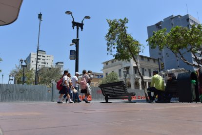 Personas ya caminan normalmente sin temor a que se desplome el Fantasía.