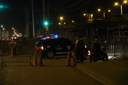Grupos tácticos también llegaron al centro carcelario.