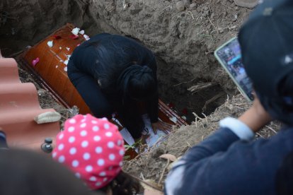 Jennifer Quilumba fue la última en decirle adiós a José Luis Gualavisi.