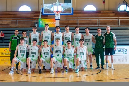 Juan Fernando Toledo y sus compañeros de la sub 21.